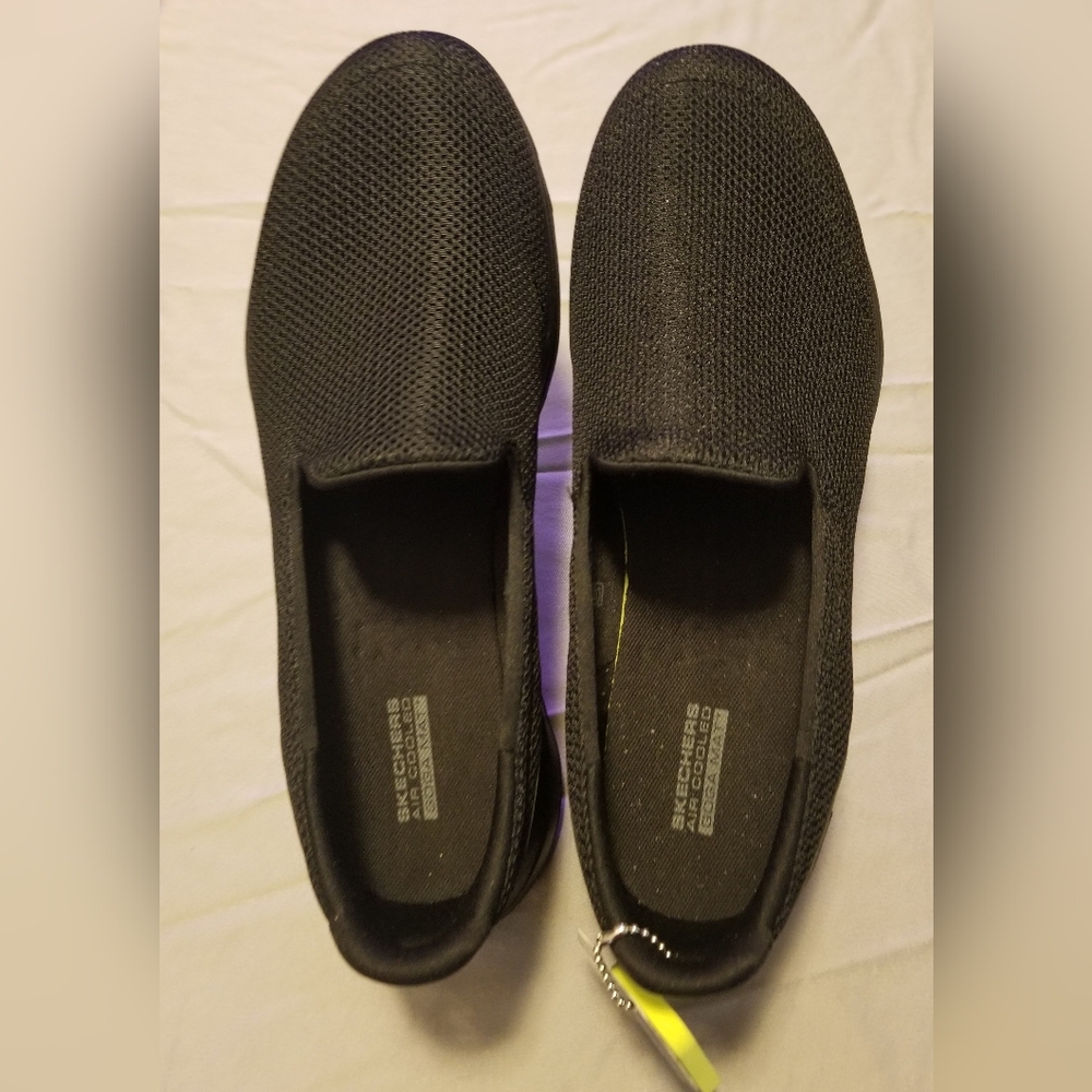 NEW! Skechers Black Athletic Shoes with Slip-On Design and Textured Upper 10.5